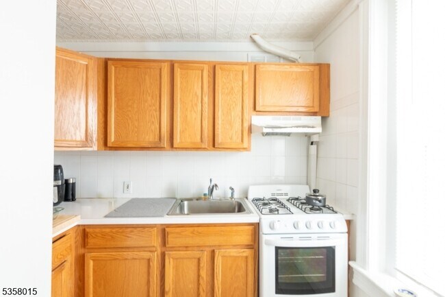 Foto del edificio - 389 Bloomfield Ave