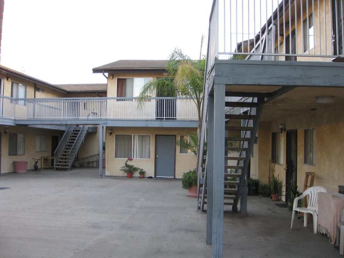 Primary Photo - 330 E Cypress St