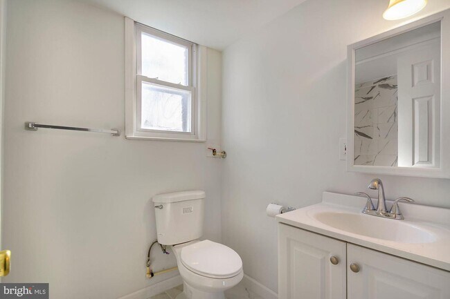Building Photo - 1647 Hylton Ave