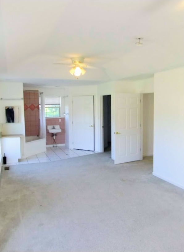Building Photo - 1607 Meadow Spring Dr