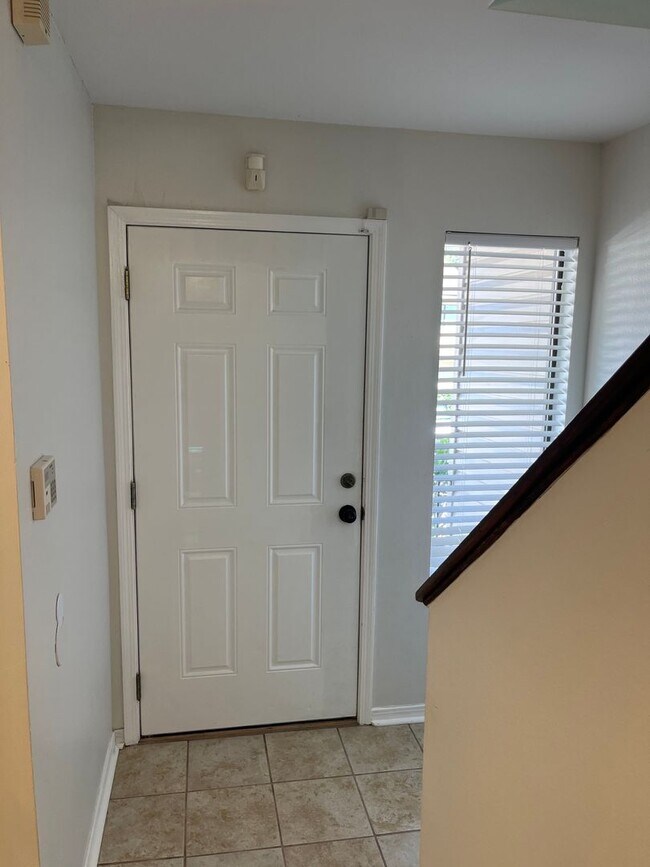 Foto del edificio - Beautiful Northeast Townhome!