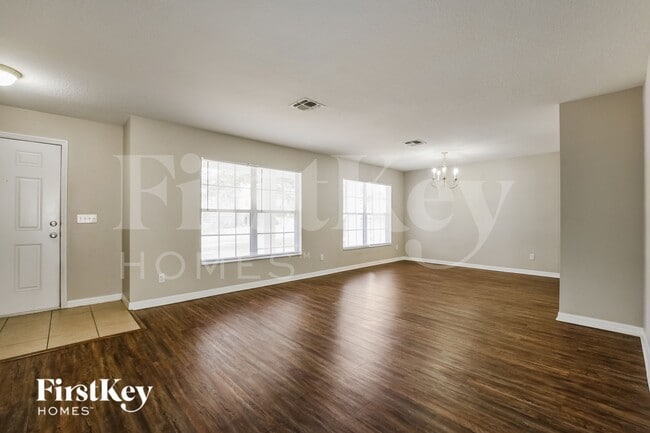 Building Photo - 642 Skyridge Rd