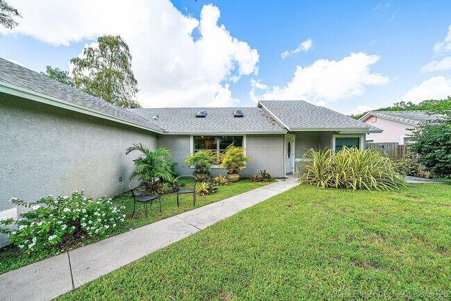 Foto del edificio - 1252 Raintree Ln