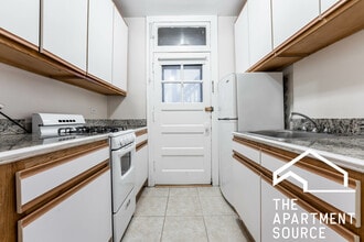 Building Photo - 1608 W Sunnyside Ave