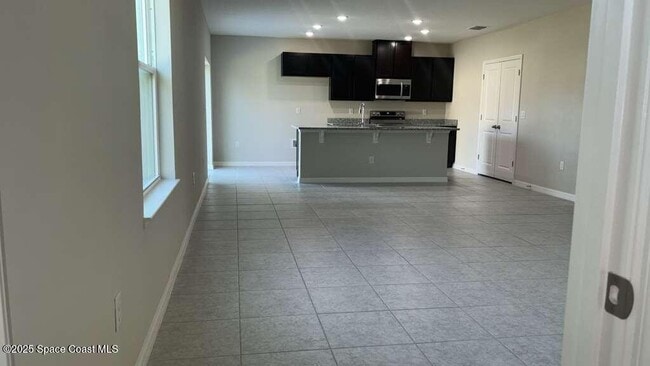 Foto del edificio - 474 San Filippo Dr SE