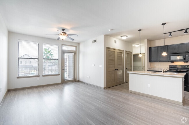 Interior Photo - The Commons at Hollyhock