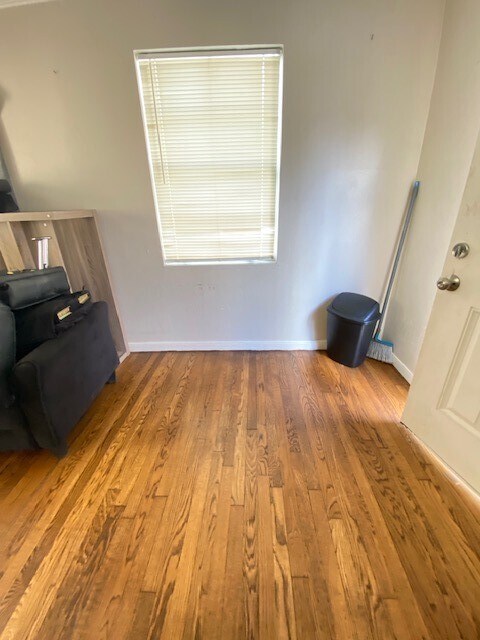 Building Photo - 2042 Pasadena St