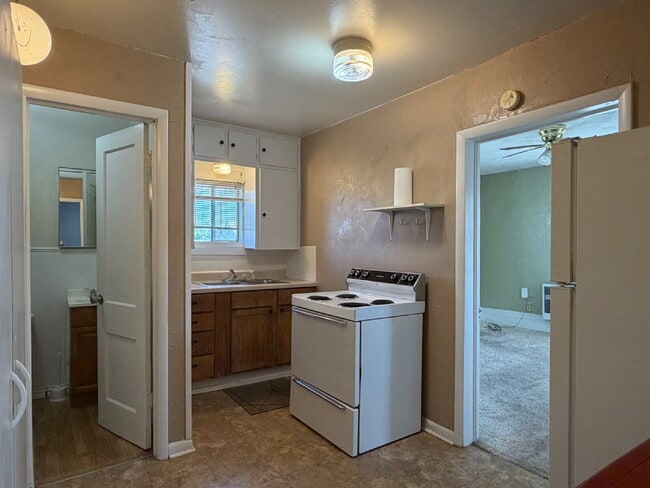 Building Photo - 1 Bedroom Apartment for Lease!!