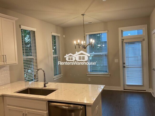 Building Photo - ***NOW OFFERING 1 MONTH FREE RENT WITH LEASE SIGNED BY 1/31/2026*** Stunning 2 Bed / 2.5 Bath End...