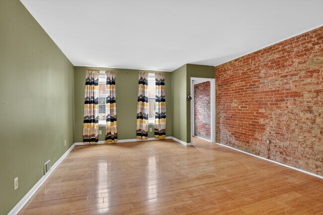 Building Photo - 419 McClellan St