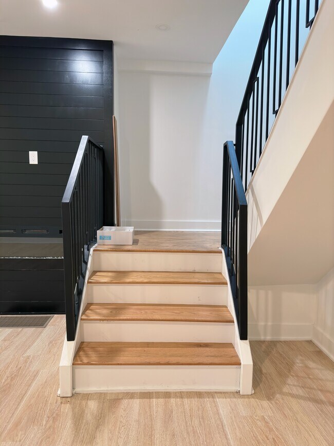 Building Photo - 2226 S 69th St
