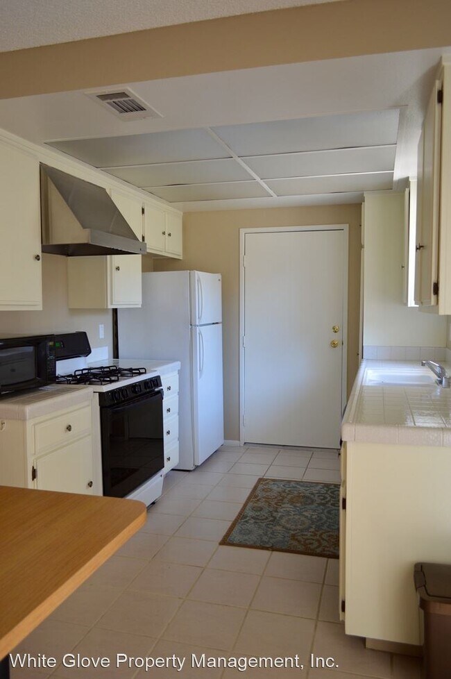 Building Photo - 3 br, 2 bath House - 1032 Royal Oaks Dr. U...