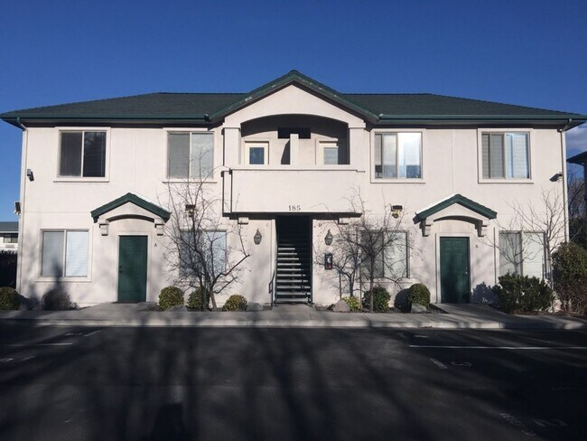 Foto del edificio - 185 Hillcrest Dr