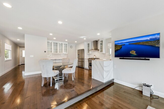 Foto del edificio - 464 Christie Dr