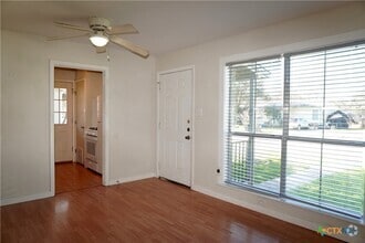 Building Photo - 1006 Haynes St