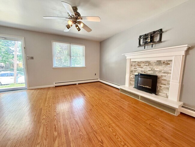 Building Photo - Live in the heart of Conshohocken!