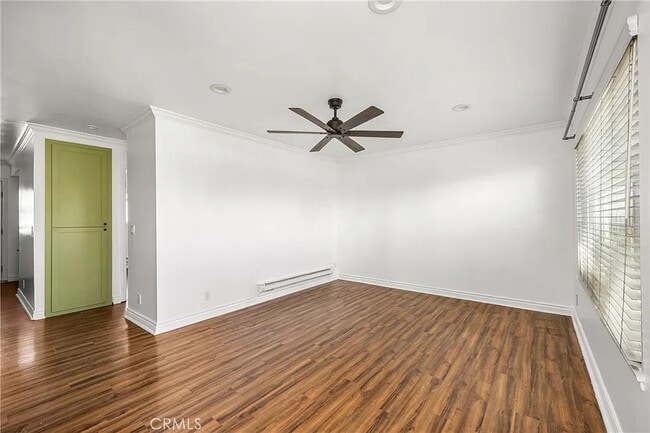 Foto del edificio - Charming 1-Bed Cottage with Utilities Included, Garage & In-Unit Laundry – Huntington Beach