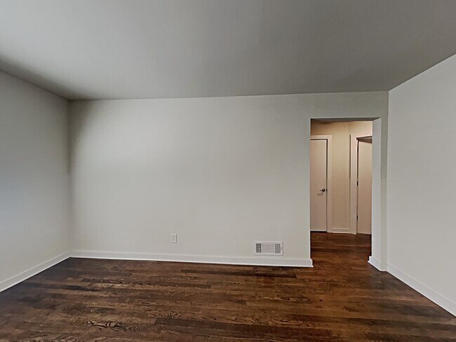 Foto del edificio - 880 N Highland Ave NE