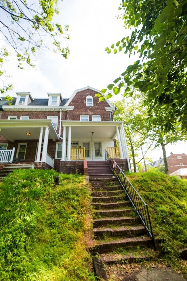 Foto del edificio - 2026/2027 JHU Off-Campus 5bd/3ba Charles Village w/ W/D & parking!.. Available 6/9/26