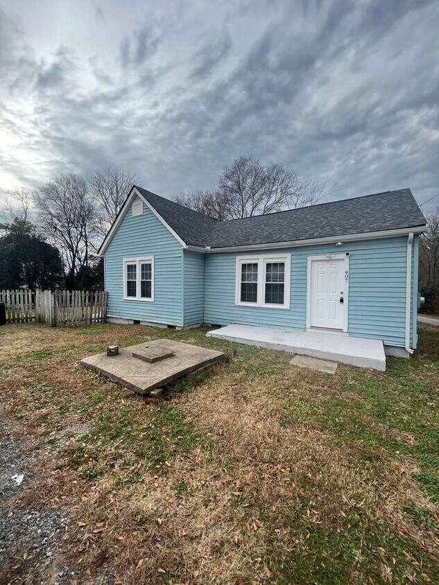 Centrally Located to Pine St! House for Rent in Spartanburg, SC