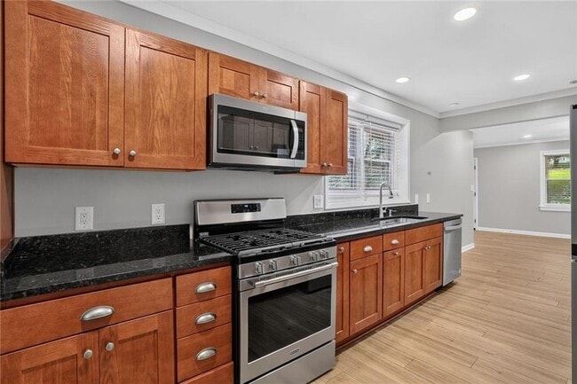 Building Photo - 1220 Roxboro Dr NE