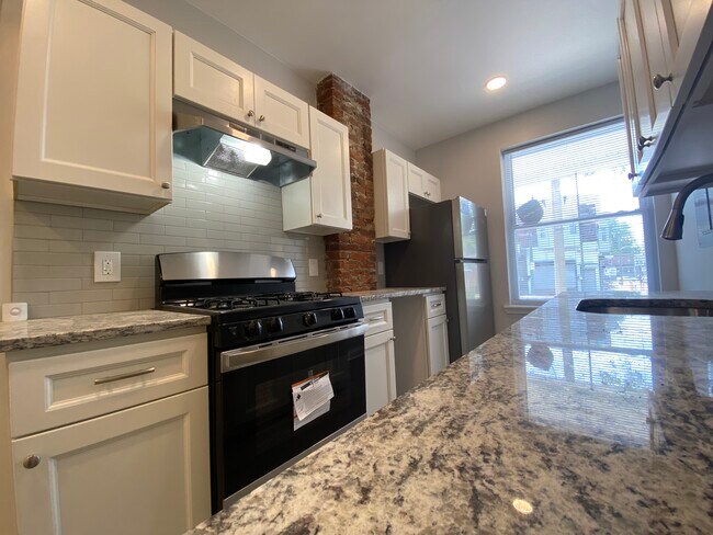 Foto del edificio - 6211 Elmwood Ave