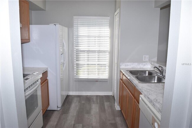 Building Photo - Riverwalk Retreat: Updated 3BR Townhome in...