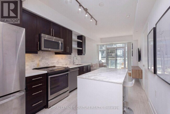 Photo du bâtiment - 525 Adelaide St W