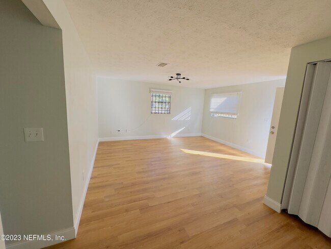 Building Photo - 9726 Aberdare Ave W