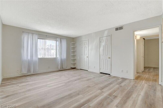 Foto del edificio - 3841 Daisy St