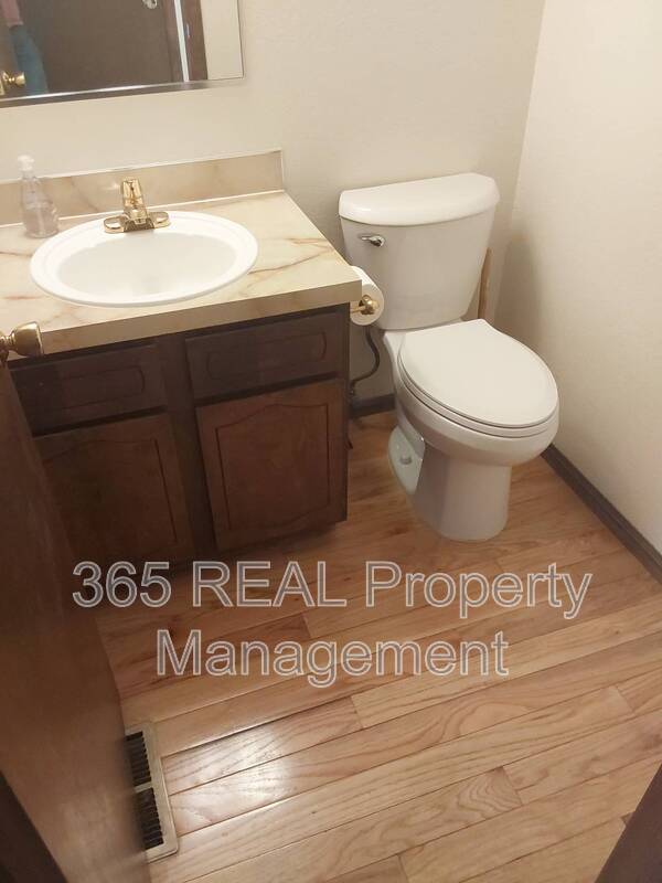 Building Photo - 909 44th Ave Ct