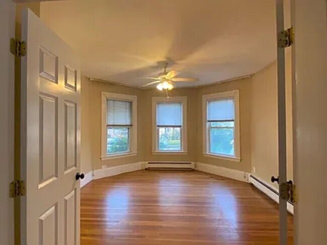 Foto del edificio - Massive Townhouse for 3 Roomies or Family!...