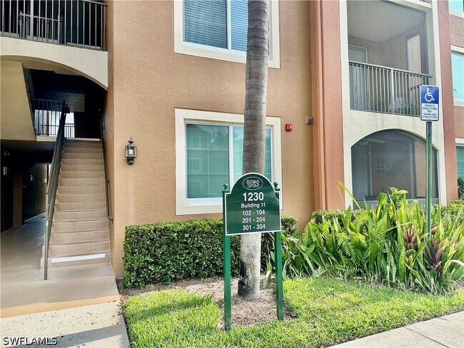 Foto del edificio - 1230 Reserve Way