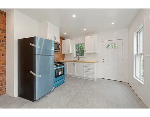 Building Photo - 55 Hano St