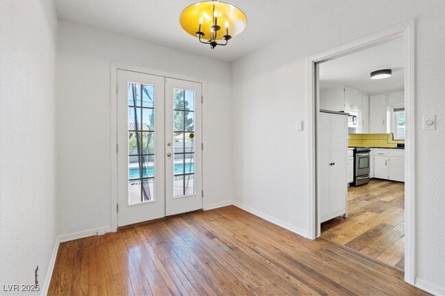 Building Photo - 1609 Chapman Dr