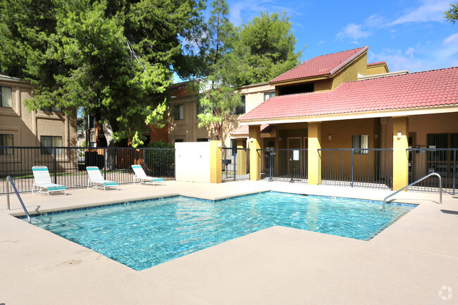 Piscina - Parkside Apartments