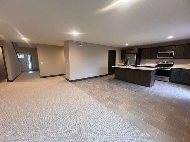 Foto del edificio - 2420 68th St SE