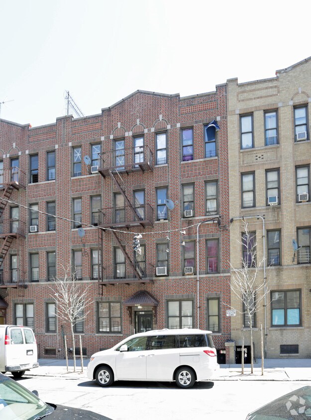 Primary Photo - 3026 Holland Ave