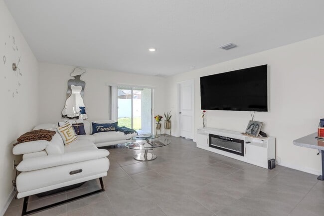 Building Photo - 36628 Spanish Rose Dr