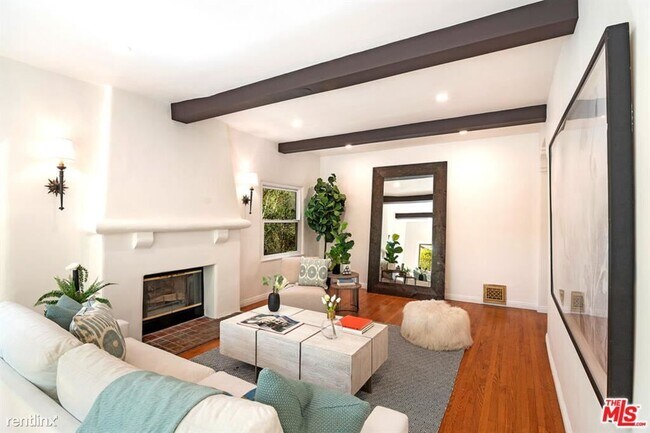 Building Photo - 3 br, 2.5 bath House - 1049 S Hayworth Ave