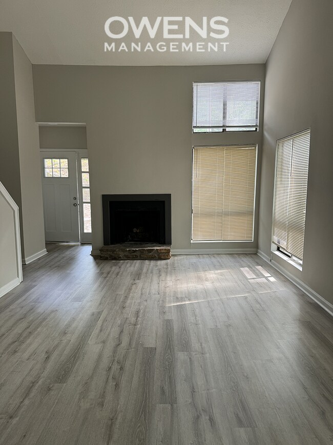 Foto del edificio - North Hall Duplex Available