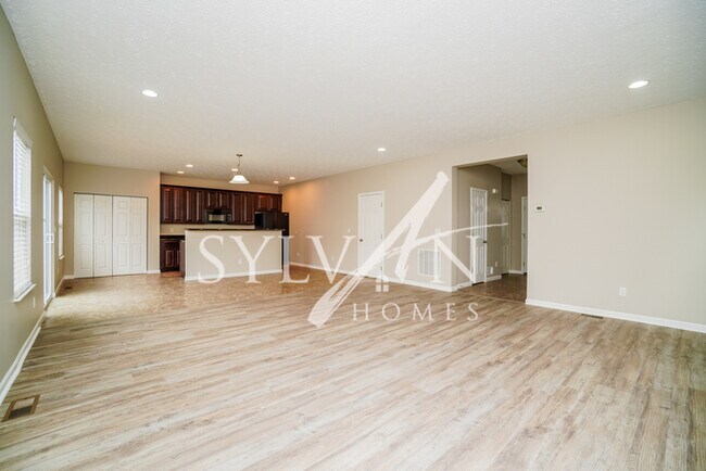 Building Photo - Beautiful 4BR 2.5BA Traditional Home