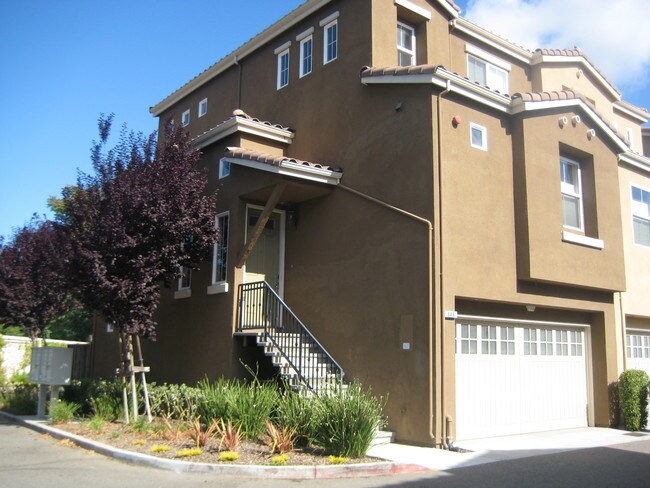 Foto del edificio - 646 Harrison Ter