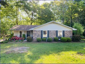 Building Photo - 403 Dunlop Dr