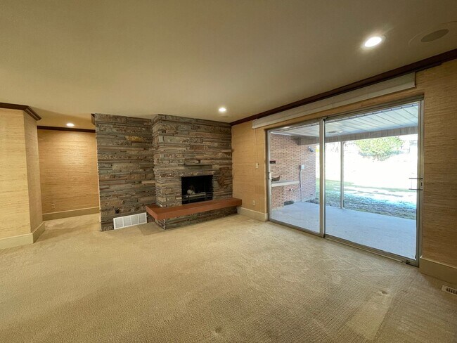 Foto del edificio - Gorgeous Mid-Century Modern Home Adjacent to BYU