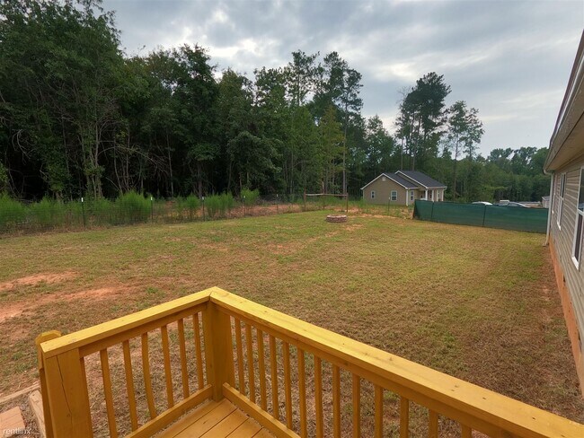 Building Photo - 4 br, 2 bath Mobile Home - 157 Fox Trail