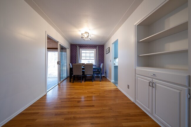 Building Photo - 1712 E 89th St