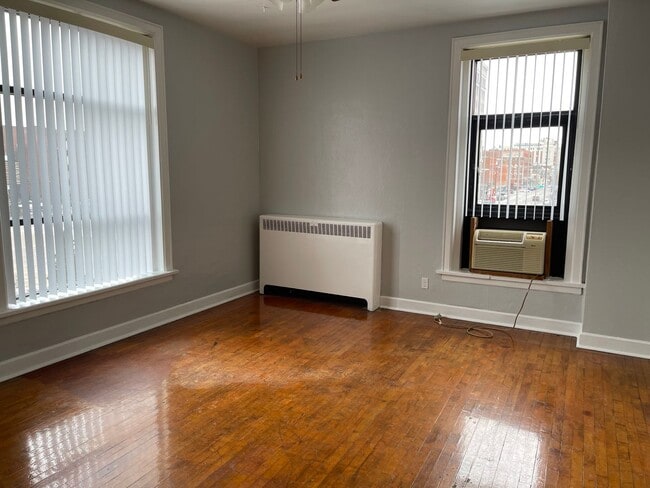 Foto del edificio - Large one room efficiency with large kitchen