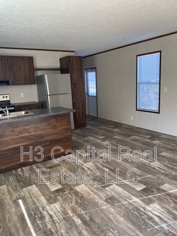 Foto del edificio - 524 Chickadee St