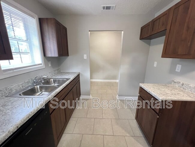 Building Photo - 2096 Pendleton St
